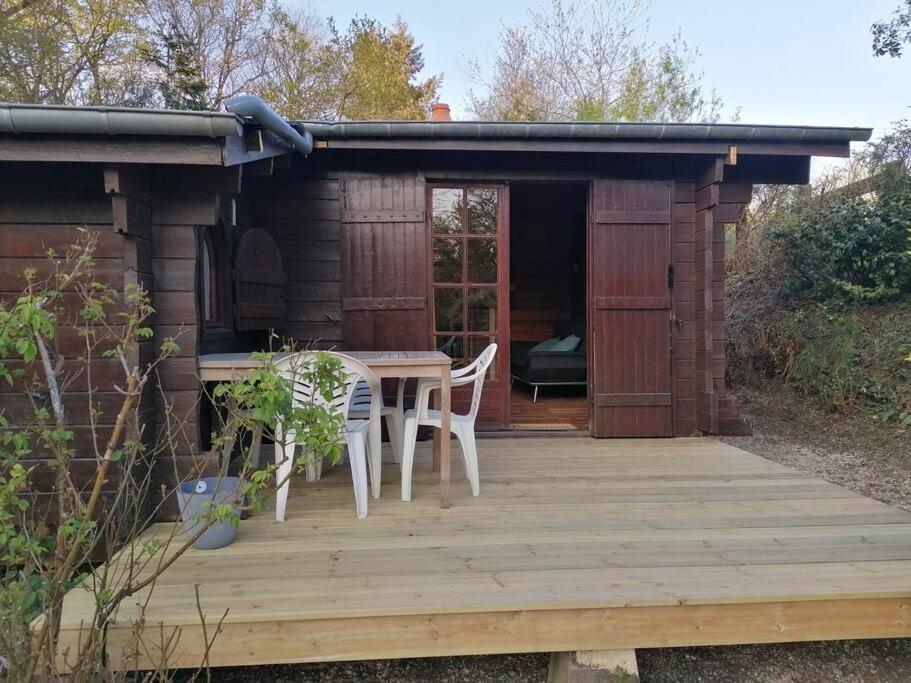 Chalet En Pleine Nature Au Bord D'Un Etang Lanvallay 外观 照片