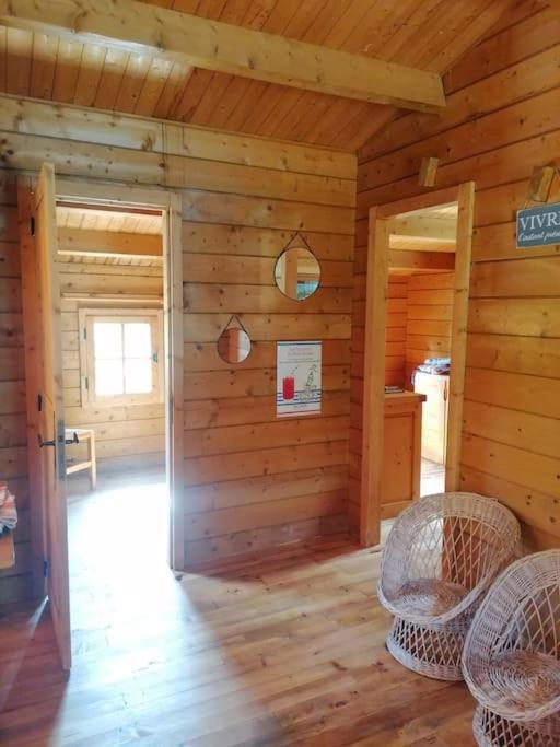 Chalet En Pleine Nature Au Bord D'Un Etang Lanvallay 外观 照片