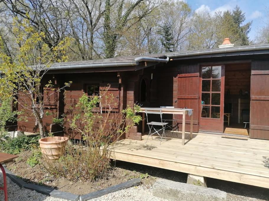 Chalet En Pleine Nature Au Bord D'Un Etang Lanvallay 外观 照片