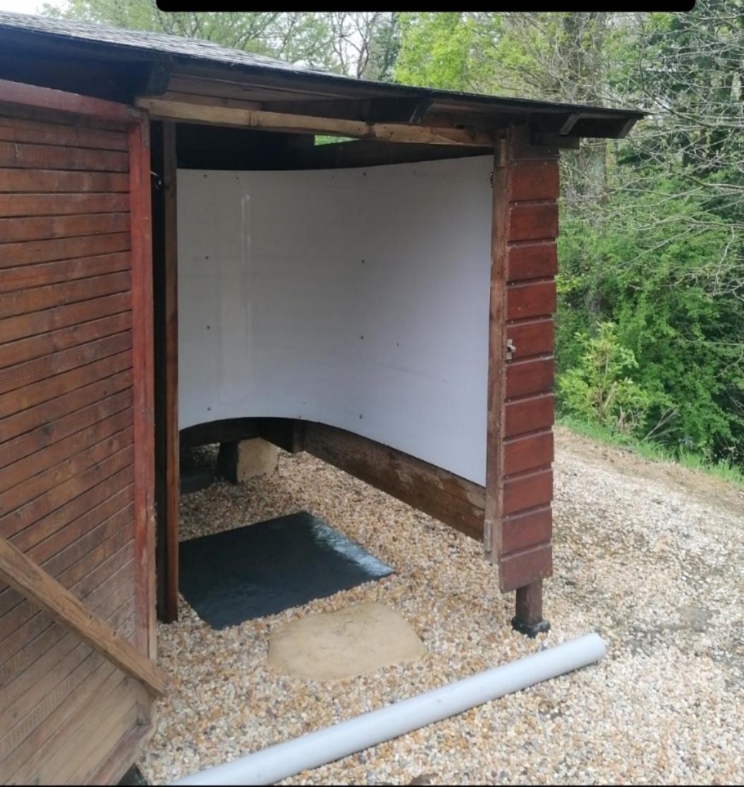 Chalet En Pleine Nature Au Bord D'Un Etang Lanvallay 外观 照片